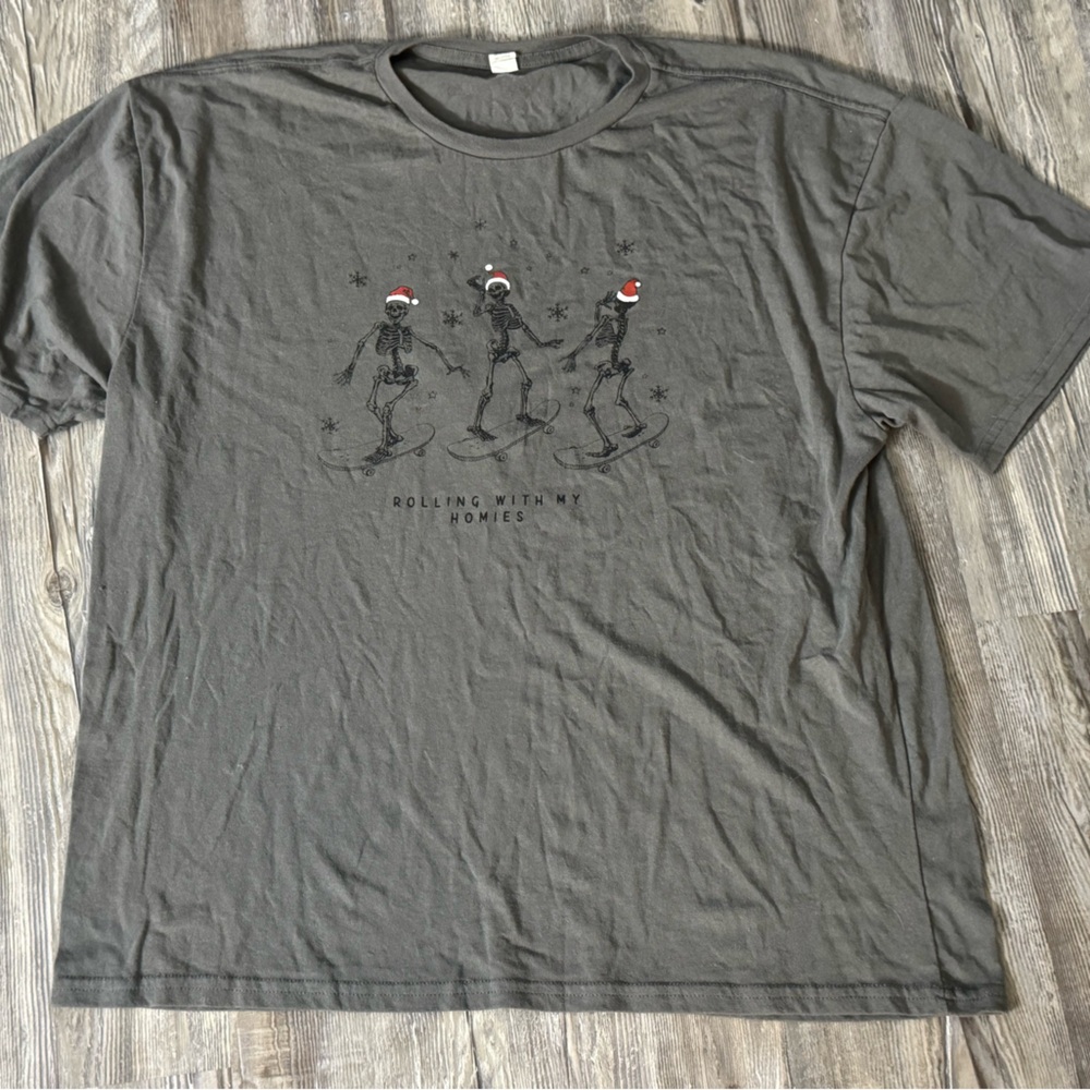 Gray Graphic Men's T-Shirt EUC